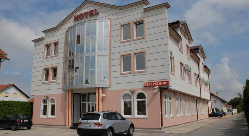 online rezervacije Hotel Stari Krovovi